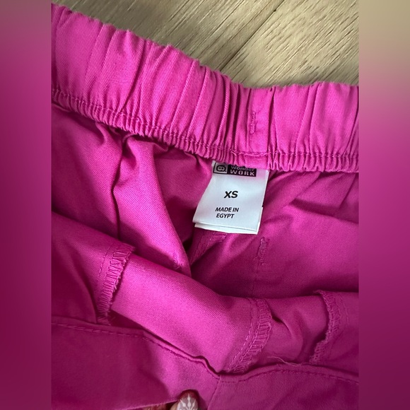 WonderWink Pink Scrub Set NWT - XS Scrub Pant & XS Top - Picture 7 of 7